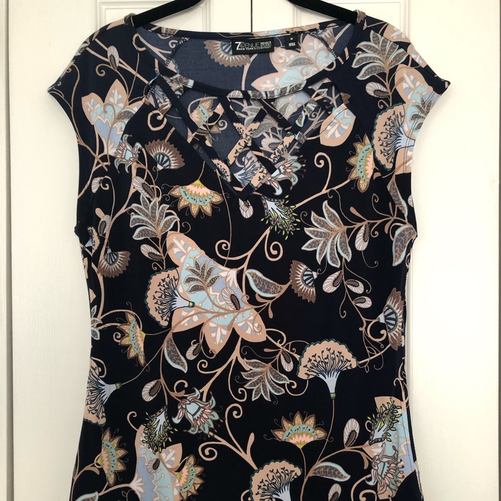 New York & Company size M top